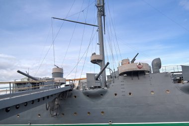 St Petersburg Neva nehrinde Aurora Kruvazör görünümü, 