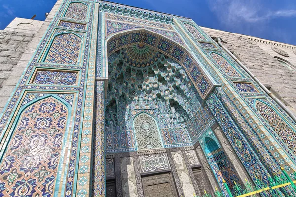 Fragmentet katedralen moskén i St Petersburg, flerfärgad mosai — Stockfoto