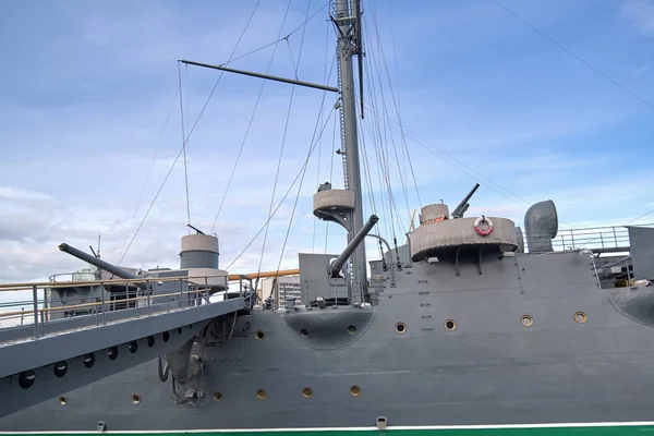 St Petersburg Neva nehrinde Aurora Kruvazör görünümü, 