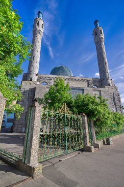 Müslüman camii minaresi yakın çekim ile