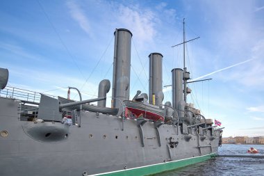 St Petersburg Neva nehrinde Aurora Kruvazör görünümü, 