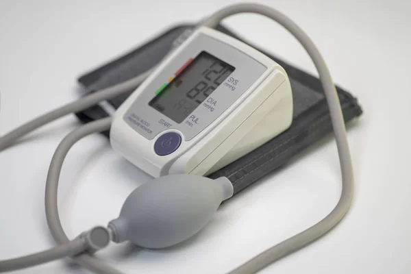 测量血压的医疗设备 健康的特写 — 图库照片