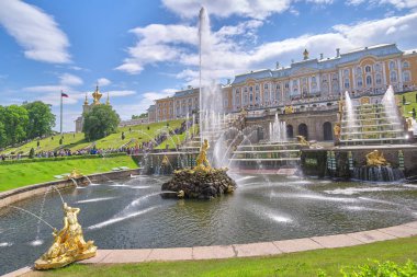 Perterhof, St. Petersburg Grand Cascade pınarlarına görünümünü Peterhof, Rusya,