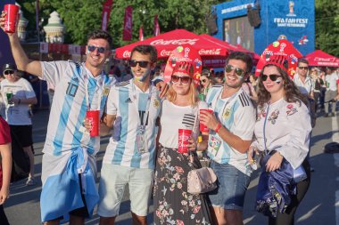 Saint Petersburg, Rusya - 26 Haziran 2018: Futbol taraftarları w
