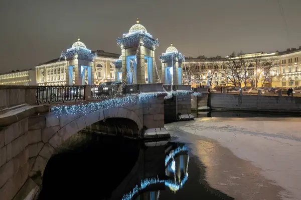 Pont Lomonosov la nuit. Saint-Pétersbourg, Russie. Nouvel An un — Photo