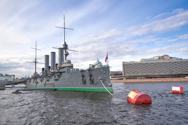 St Petersburg Neva nehrinde Aurora Kruvazör görünümü, 