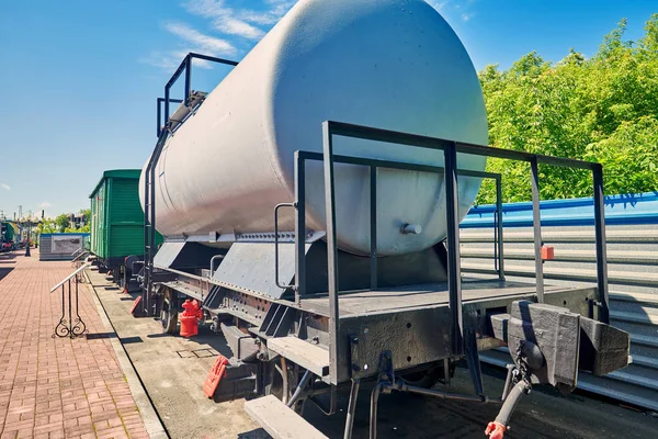 Tanque ferroviario. Para el transporte de productos petrolíferos y gas — Foto de Stock