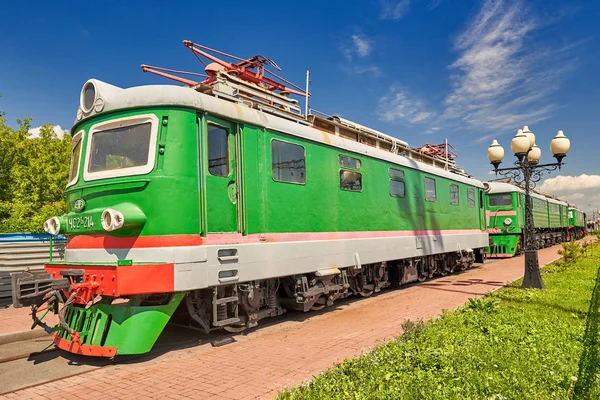 Lokomotiv na železničních tratích. Rusko, široký úhel blízkého — Stock fotografie