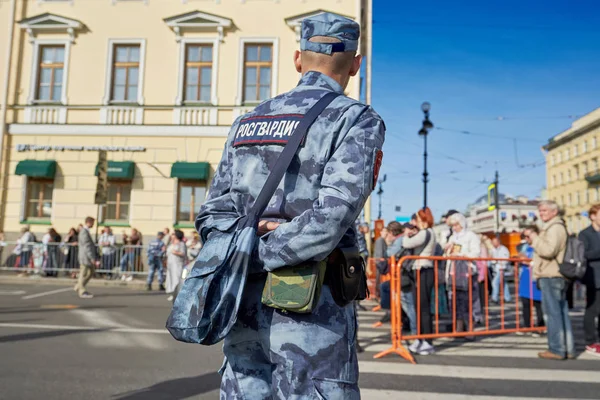 St. Petersburg, Rusya - 12 Eylül 2019: Polis Nevs'i engelledi