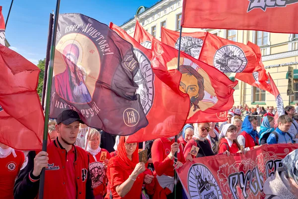 ST. PETERSBURG, RUSIA - 12 de septiembre de 2019: Procesión religiosa Imagen De Stock