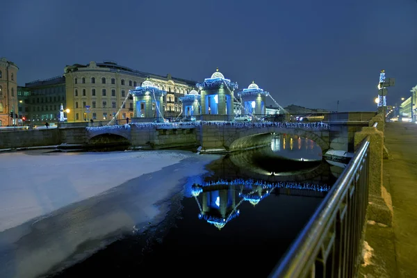 Ломоносовский мост ночью. Санкт-Петербург, Россия. Новый год — стоковое фото