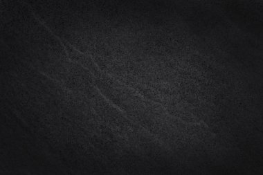 Koyu gri kayrak dokusu yüksek çözünürlüklü, arka planda siyah taş duvar var..