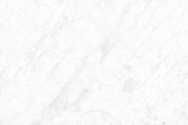 Detaylı yapıya sahip beyaz mermer arkaplan. Yüksek çözünürlüklü, parlak ve lüks. İç veya dış mekan için doğal desenler içeren soyut taş zemin..