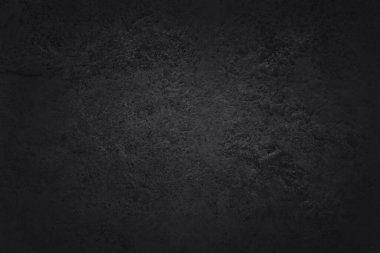 Arka plan ve tasarım çalışmaları için yüksek çözünürlüklü doğal desenli koyu gri kayrak dokusu. Siyah taş duvar.