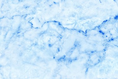 Yüksek çözünürlüklü mavi pastel arkaplan, kusursuz parıltı desenli ve lüks doğal fayansların karşı görüntüsü..