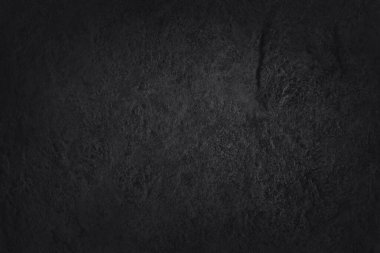Koyu gri kayrak dokusu yüksek çözünürlüklü, arka planda siyah taş duvar var..