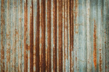 Eski çinko duvar dokusu arka plan, galvanize metal kaplama üzerinde paslı.