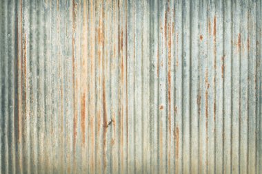 Eski çinko duvar dokusu arka plan, galvanize metal kaplama üzerinde paslı.