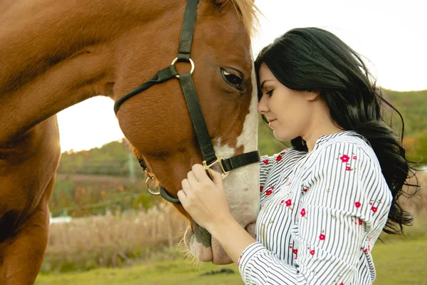 A Woman with her horse at sunset, autumn outdoors scene — Stock Photo, Image