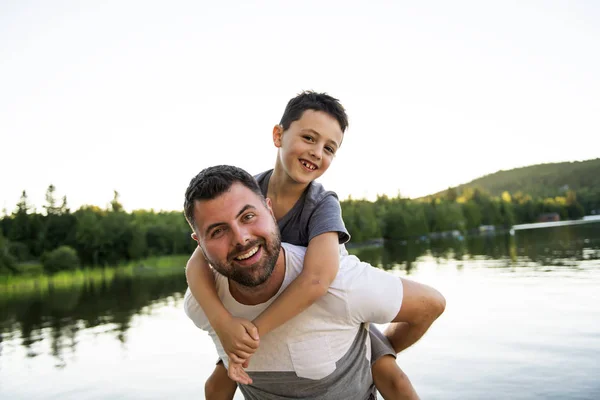 Father and son on the pier warm summer day having good time — Stock Photo, Image