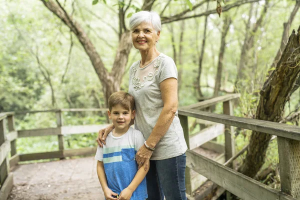 Grandmother and grandson spend the weekend in the park — Stock Photo, Image