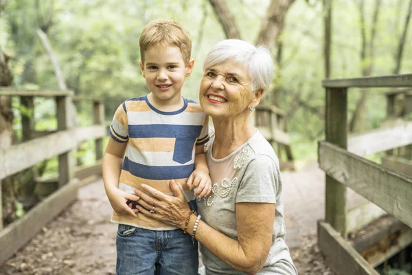 Grandmother and grandson spend the weekend in the park — Stock Photo, Image