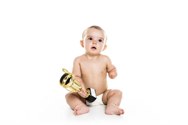 Bambino ritratto su sfondo bianco con trofeo — Foto Stock