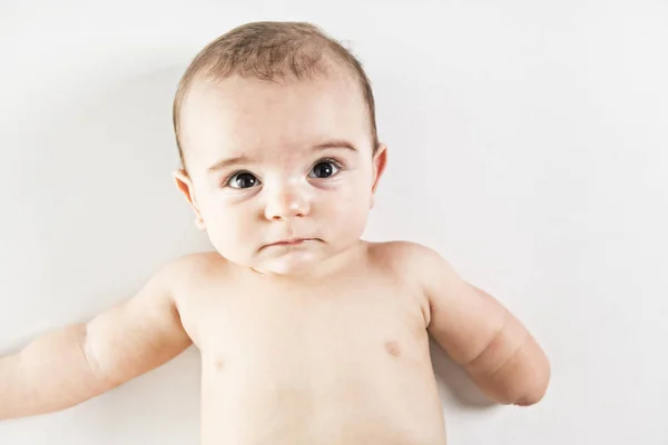 Retrato Bebé Sobre Fondo Blanco Yacía — Foto de Stock