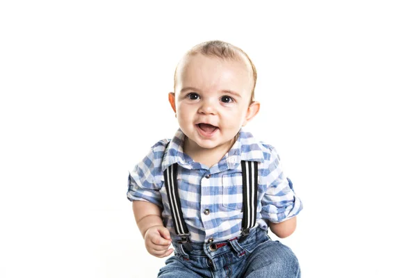 Lindo bebé chico con una mano sobre fondo blanco — Foto de Stock