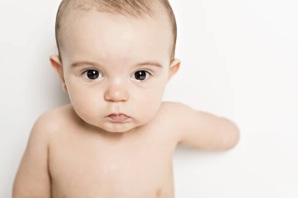 Baby pojke porträtt på vit bakgrund — Stockfoto