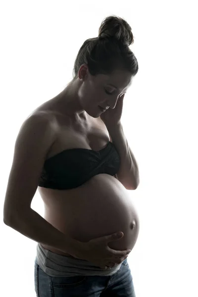 Schwangere gegen das Lichtkonzept — Stockfoto