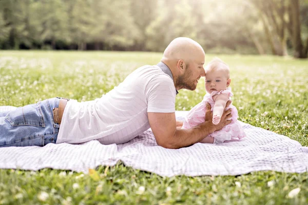 Happy father with Baby girl lay on a blanket — Stock Photo, Image