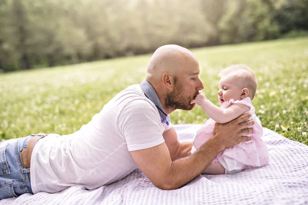 Happy father with Baby girl lay on a blanket — Stock Photo, Image