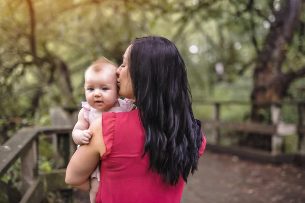 Mother and daughter baby in summer meadow park — Stock Photo, Image