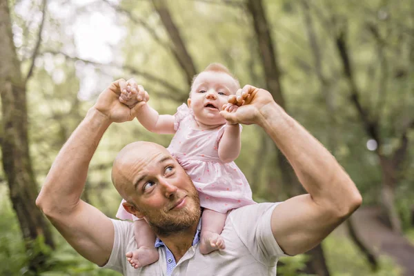 Father and daughter baby in summer meadow park — Stock Photo, Image