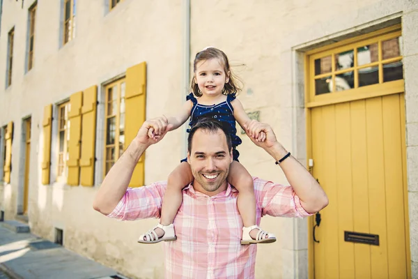 Young father on street with tiny daughter girl — Stock Photo, Image