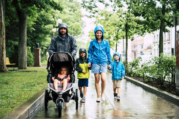 Family with childs walk on rainy day with raincoat — Stock Photo, Image