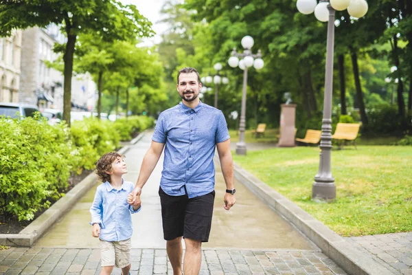 Happy father and son portrait walking together having fun — Stock Photo, Image