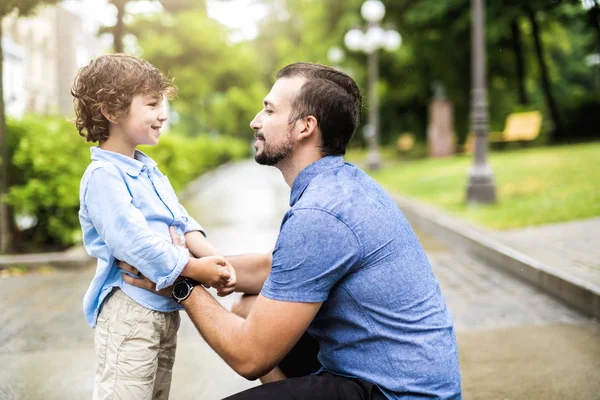 Happy father and son portrait playing together having fun — Stock Photo, Image