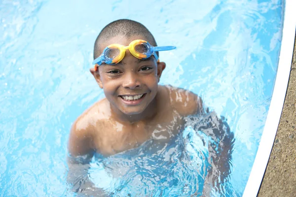 Portrait of boy having good time in swimming pool — Stock Photo, Image