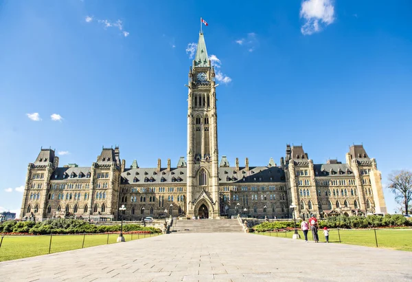 Center Block y la Torre de la Paz en Parliament Hill en Ottawa, Canadá — Foto de Stock