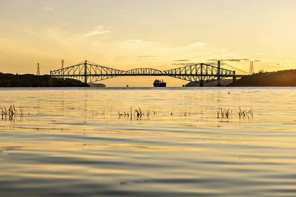 Puente de la ciudad de Quebec en Canadá al atardecer —  Fotos de Stock