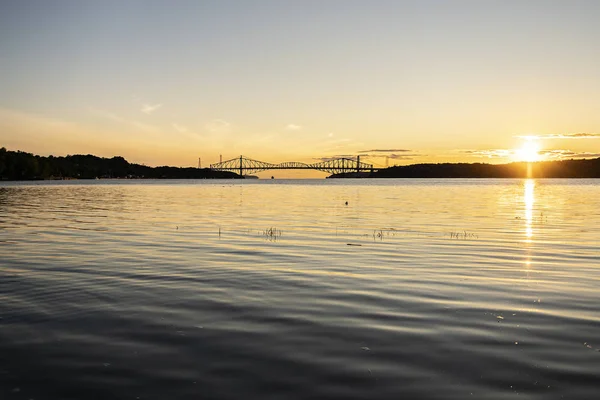 Ponte da cidade de Quebec no Canadá ao pôr-do-sol — Fotografia de Stock