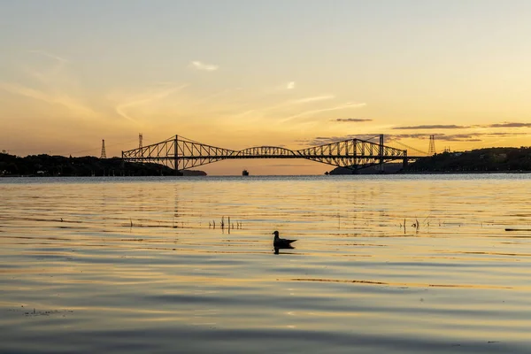 Puente de la ciudad de Quebec en Canadá al atardecer —  Fotos de Stock