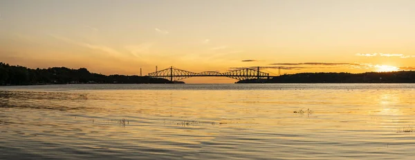 Pont De Québec Au Canada Sur Le Coucher De Soleil