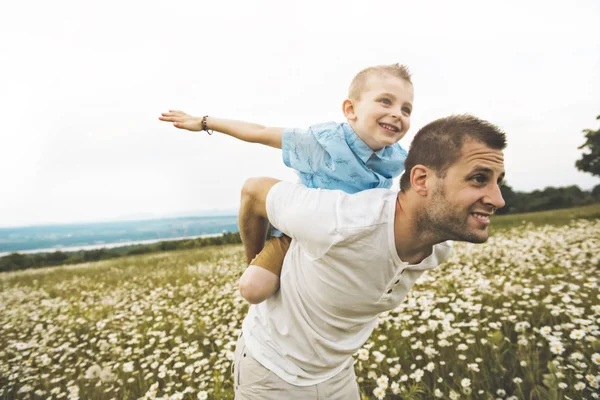 Father spending time with son during the sunset. — Stock Photo, Image
