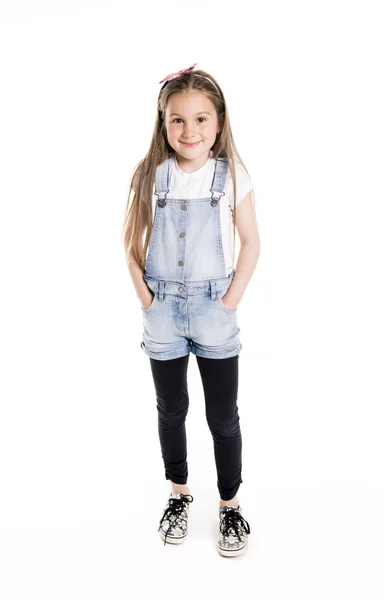 Porträt eines niedlichen 7-jährigen Mädchens isoliert über weißem Hintergrund — Stockfoto