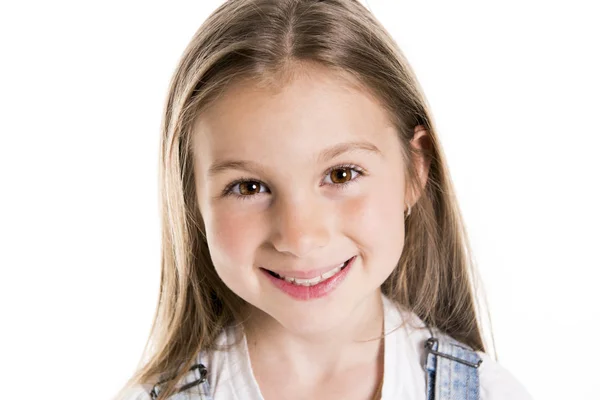 Retrato de uma menina bonito 7 anos Isolado sobre fundo branco — Fotografia de Stock