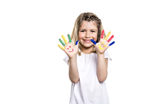 Ragazza sorridente con i palmi dipinti da una vernice. Isolato su sfondo bianco — Foto Stock