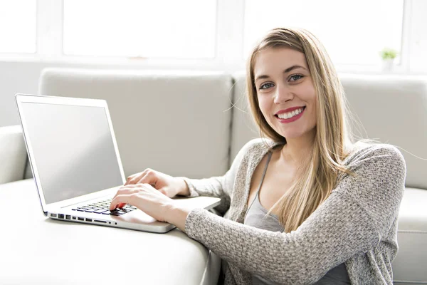 Portrait of female student working on her presentation at home. — Stock Photo, Image